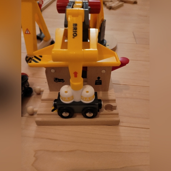 Trains (mostly Brio) and train tracks - Picture 11 of 11